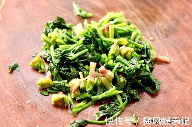 春天买菠菜,注意区分“红根”和“白根”,营养差别大,别买错了