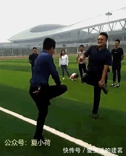 |搞笑GIF趣图:不就是跳上去么,你们都看好了,绝技只表演一次