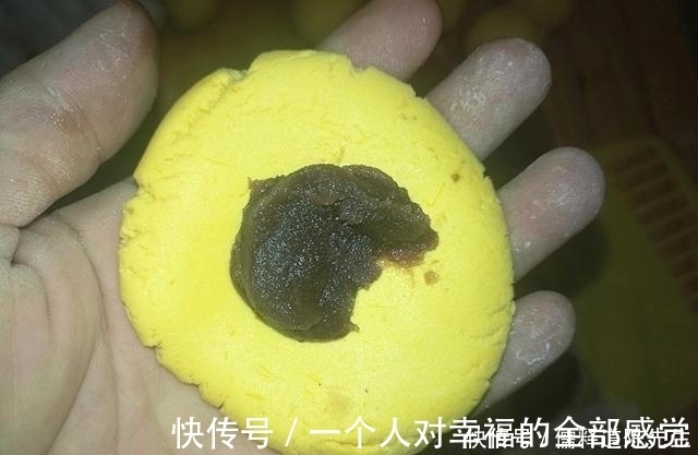 面团|南瓜饼这么做，吃了一个还想吃一个，又香又糯