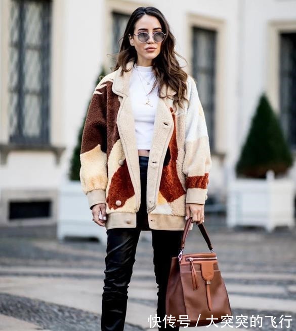 穿搭 秋冬必备的“摇粒绒外套”,今年流行这4种穿法,温暖又高级!