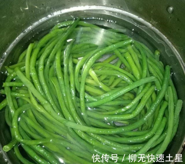 豆角|豆角猪肉馅包子，外皮暄软，内馅儿鲜美！
