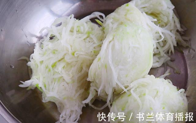 江一舟|蒸包子，记住不要直接上锅蒸，大厨教你一招，包子蓬松暄软不塌陷