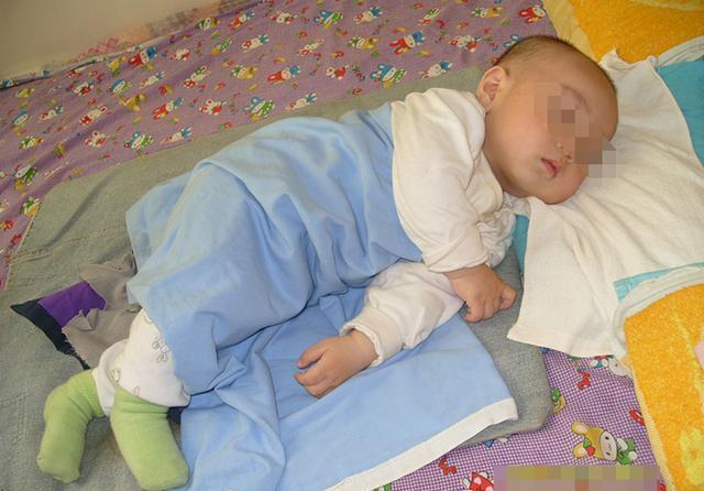 宝宝|3个月宝宝,因睡姿不当导致窒息,错误的睡姿,危险系数有多高?