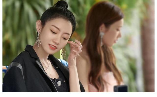 寫真|機(jī)智的戀愛(ài)：劇情反轉(zhuǎn)看點(diǎn)十足，女2男4感情受挫“中途下車”