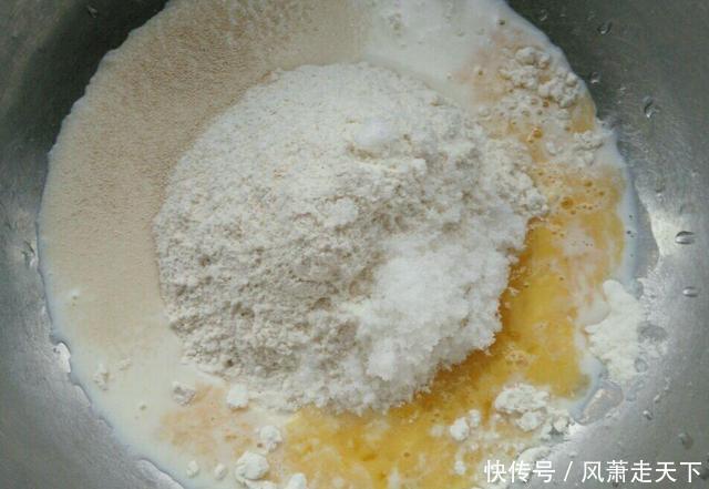 想吃面包不用买,1碗面3个鸡蛋,不用烤箱,香甜松软吃不够