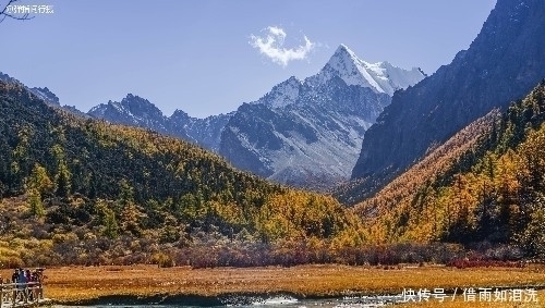 从你的全世界路过|中国最美赏秋之地，雪山下的秋色美如仙境，去过的游客都直呼太美！