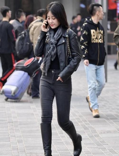 蜜桃臀|时尚迷人的少妇，一身连衣裙性感十足，轻松秀出蜜桃臀