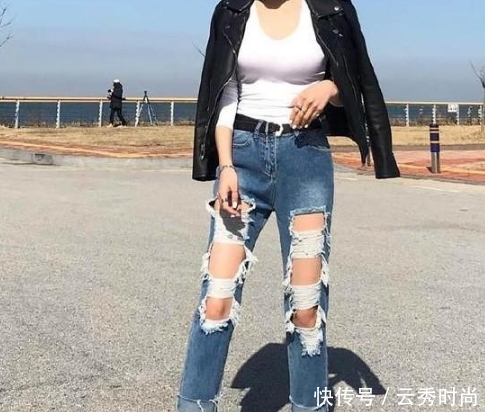  魅力十足|魅力十足的牛仔裤小姐姐突显腿部迷人轮廓，尽显美轮美奂的气质！