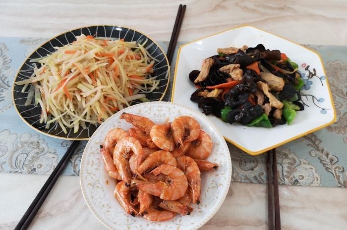 自我隔离的第10天，不能出门，没有蔬菜，我的午餐，网友点赞