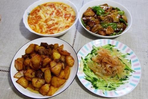 食材|晒晒我家三伏天晚餐,北方口味三菜一汤吃得香,网友经济味美
