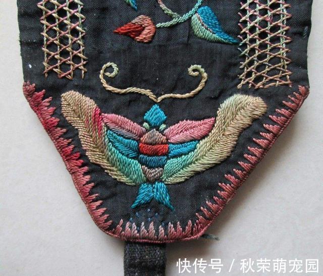 卫生巾|小学女生跟男生吵架,遇上初次月经!班上同学一无所知