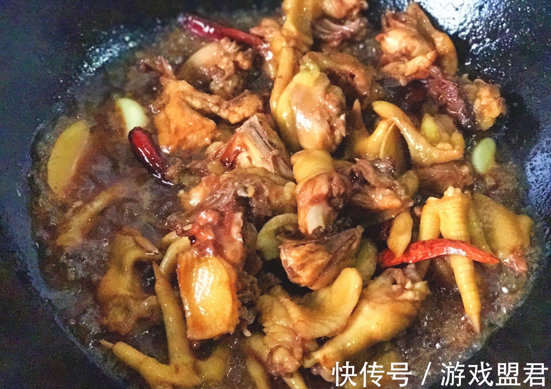 适合天冷吃的一道家常菜,配料方法简单,开锅浓香四溢