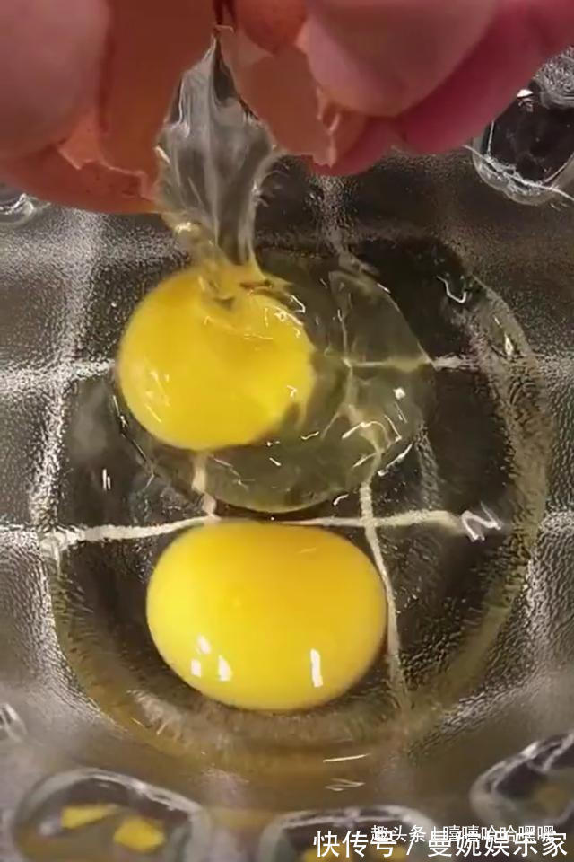 造型|造型可爱，蛋皮金黄，吃到嘴里一瞬间，让人流连忘返，美味蛋包饭