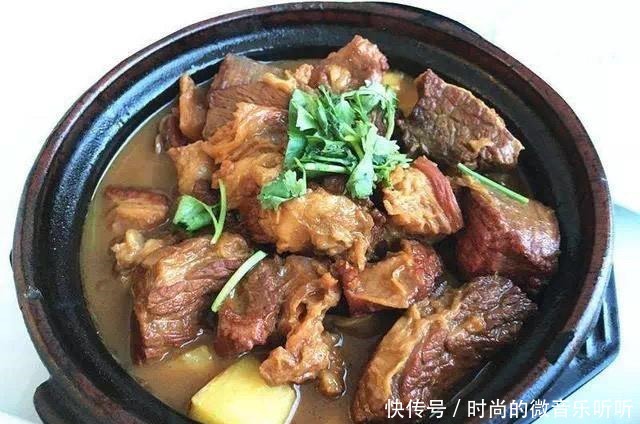炖牛肉时,有的焯水,有的过油都错了,这样做牛肉才软烂无腥味