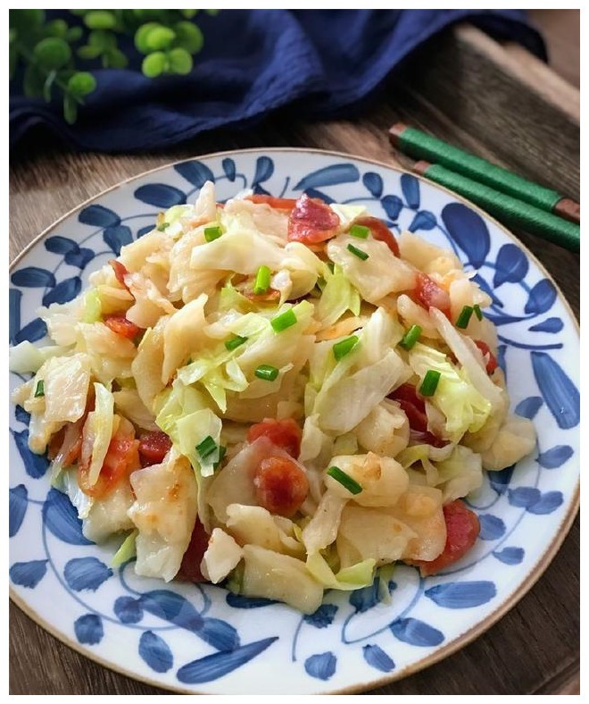 吃剩的饺子皮这么做，既当饭又当菜，老妈也直夸我真能干