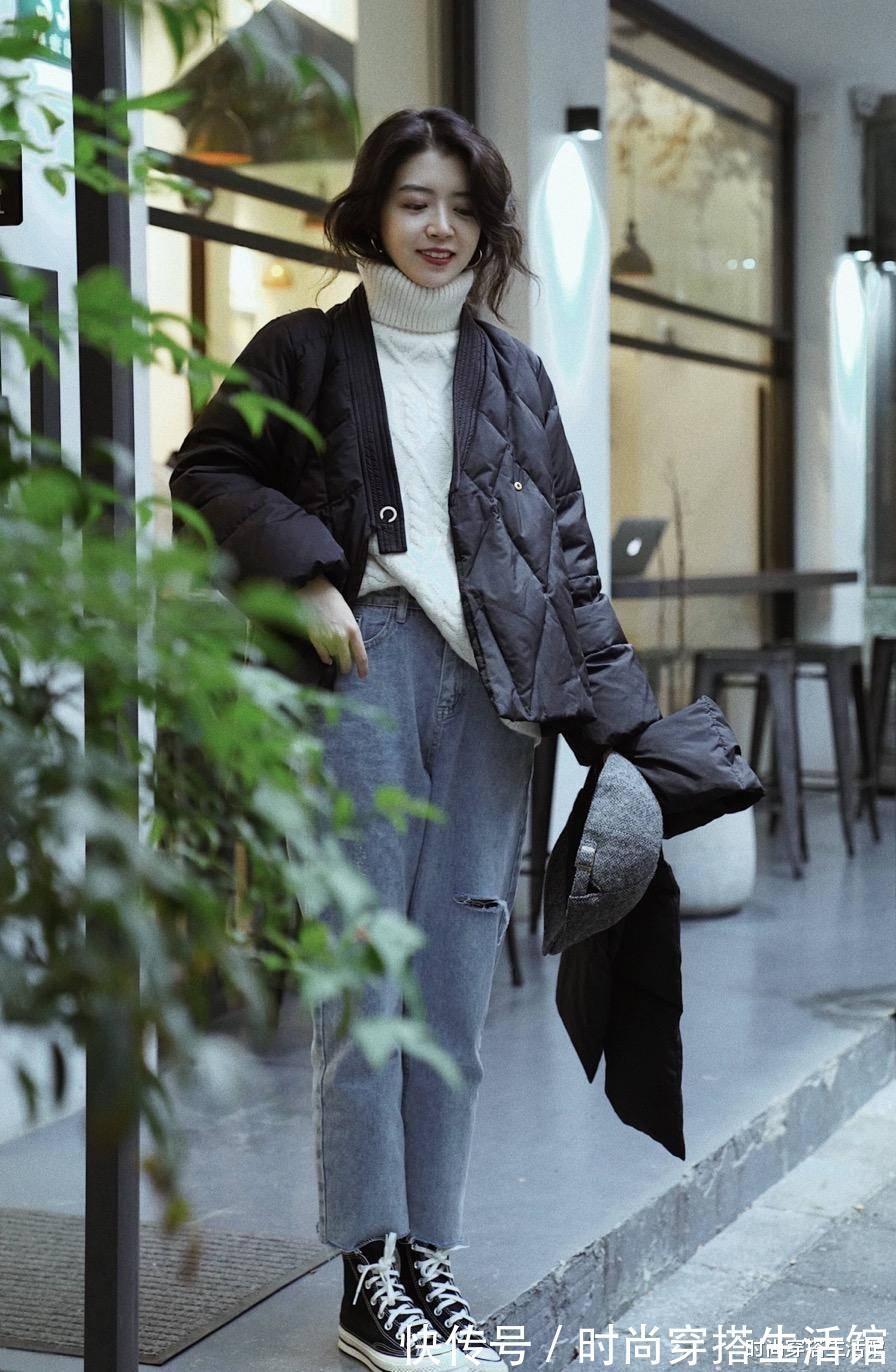 三木|女人尽量不要羽绒服配围巾,学学三木这样穿,时髦耐看又大方