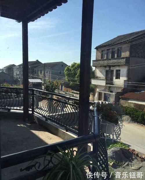 自建房|闺蜜家的自建房才花50W,还带私人花园、鱼塘,我真不信!