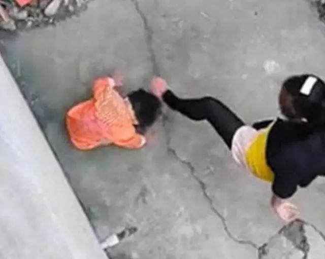 女孩|5岁女孩用水洗手机,宝妈失控后,却再也听不到女儿那声“妈妈”