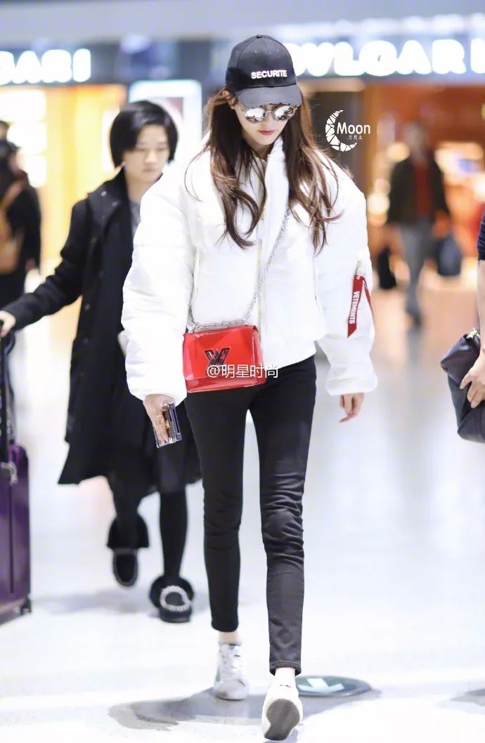 这个冬天,白色羽绒服火了!