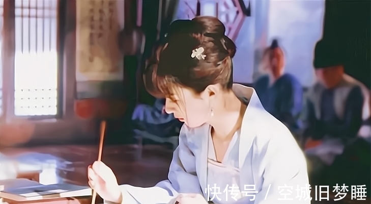 上联!才子上联:拔开草丛泉眼现,流水汨汨不断,女子巧妙回答让其羞愧