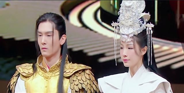 新版《香蜜》糊得“外焦里嫩”,旭凤土里土气,锦觅蛇精脸很抢镜