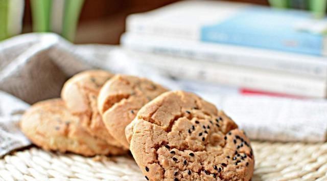 自己做桃酥时,掌握三个诀窍,桃酥香味扑鼻,酥脆可口