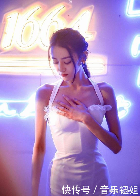 王源|沸腾之夜名单热议,光是顶流就来了两个,热闹的是时代峰峻