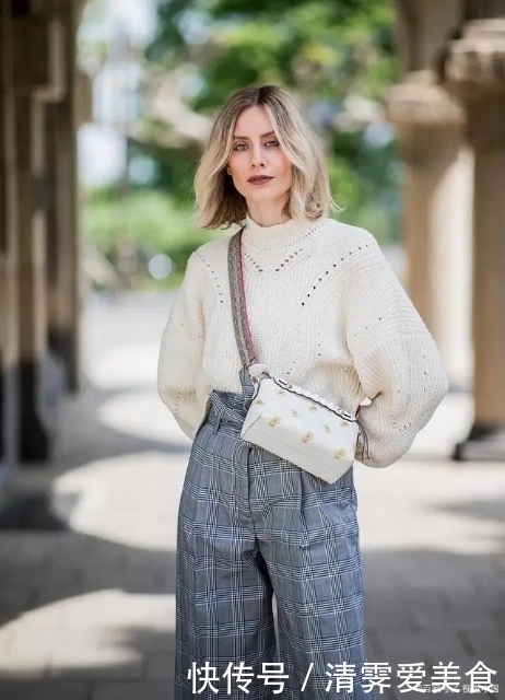 真正时髦的女人,入冬都少不了一件“白色毛衣”,简单搭配就很美