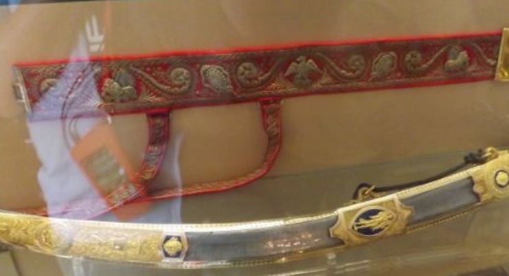 重视|一把长刀能换27套房,专家觉得都不止,这把刀贵在何处?