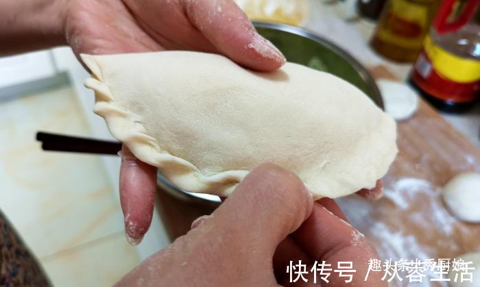 厨娘|此菜一年四季都便宜,秋天要多给孩子吃,钙含量极高,烙馅饼真香