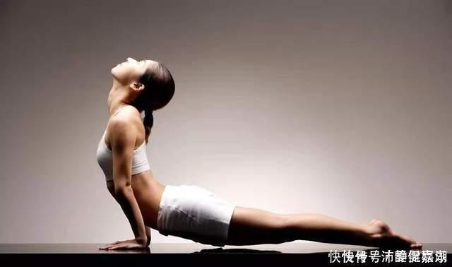 上犬式|瑜伽经典序列之拜日式B,唤醒身体活力的最佳序列