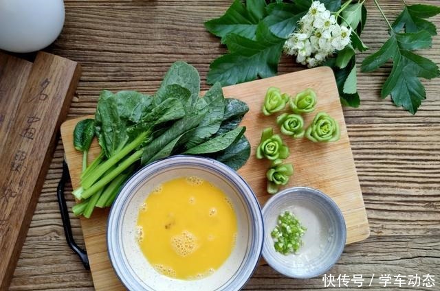 西红柿鸡蛋面,也可以做成花朵的模样,学会了送给她