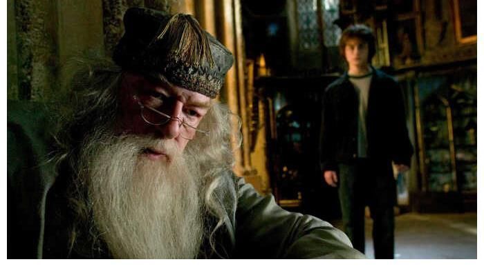 伏地魔$哈利·波特老了之后能有邓布利多的地位吗?