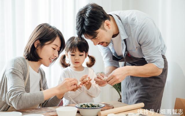  孩子画全家福作业，老师怀疑有心理问题，宝妈哭笑不得：看错了