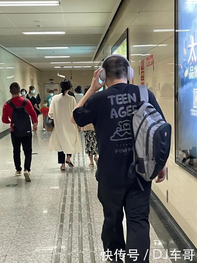 文化|当代年轻人的后背，不是火罐，就是文化