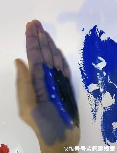 一幅画$小伙画赵丽颖,没想到打翻颜料,将错就错一个巴掌甩上去,真惊艳