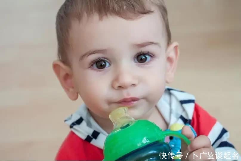 【草丁图书馆】属牛男孩取名宜用字,牛宝宝取名起名字大全