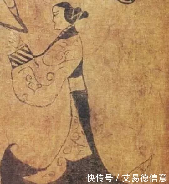 古人衣服那么长,拖在地上,上个厕所,就不怕弄脏么?