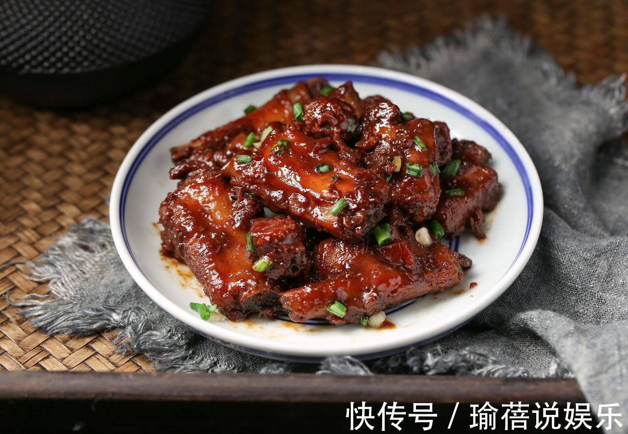 烧排骨时加些它，酸甜开胃不油腻，好吃到舔盘！