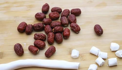 营养|女人补气血的“小零食”,做法很简单,每天来几颗,健康又营养