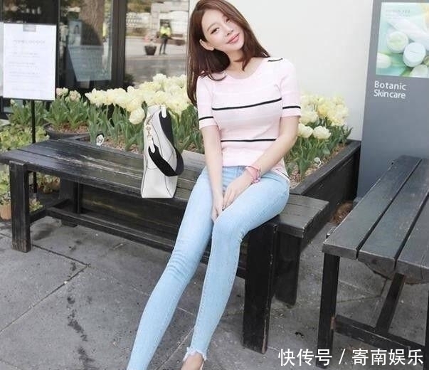 牛仔裤低调简洁，细腻舒适，尽显女人知性美，美丽就是这么简单