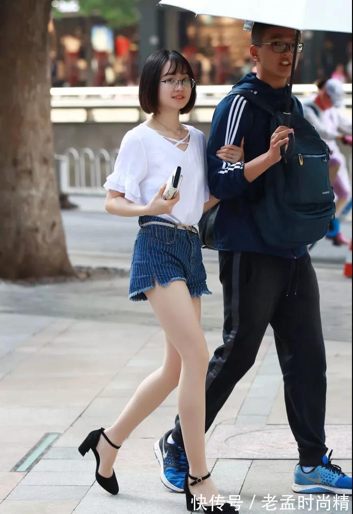 校园风 街拍路人,青春校园风穿搭参考,让你成为甜美时尚的丽人