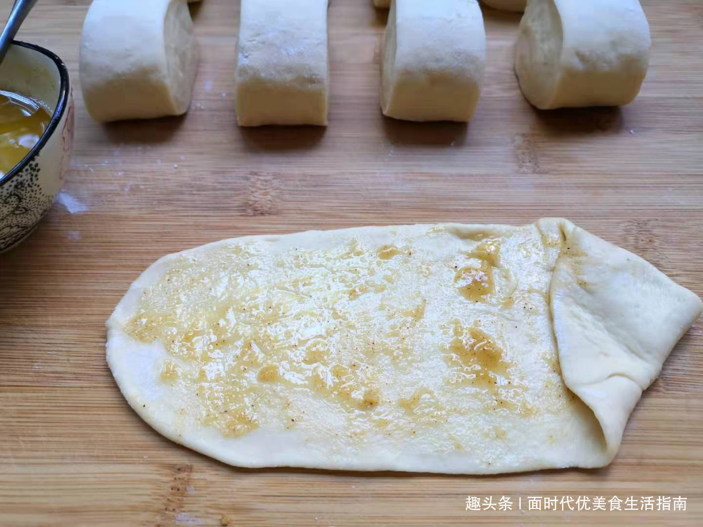 夏天孩子最馋这个饼，外酥里嫩，2块钱做一锅，放三天也不硬！