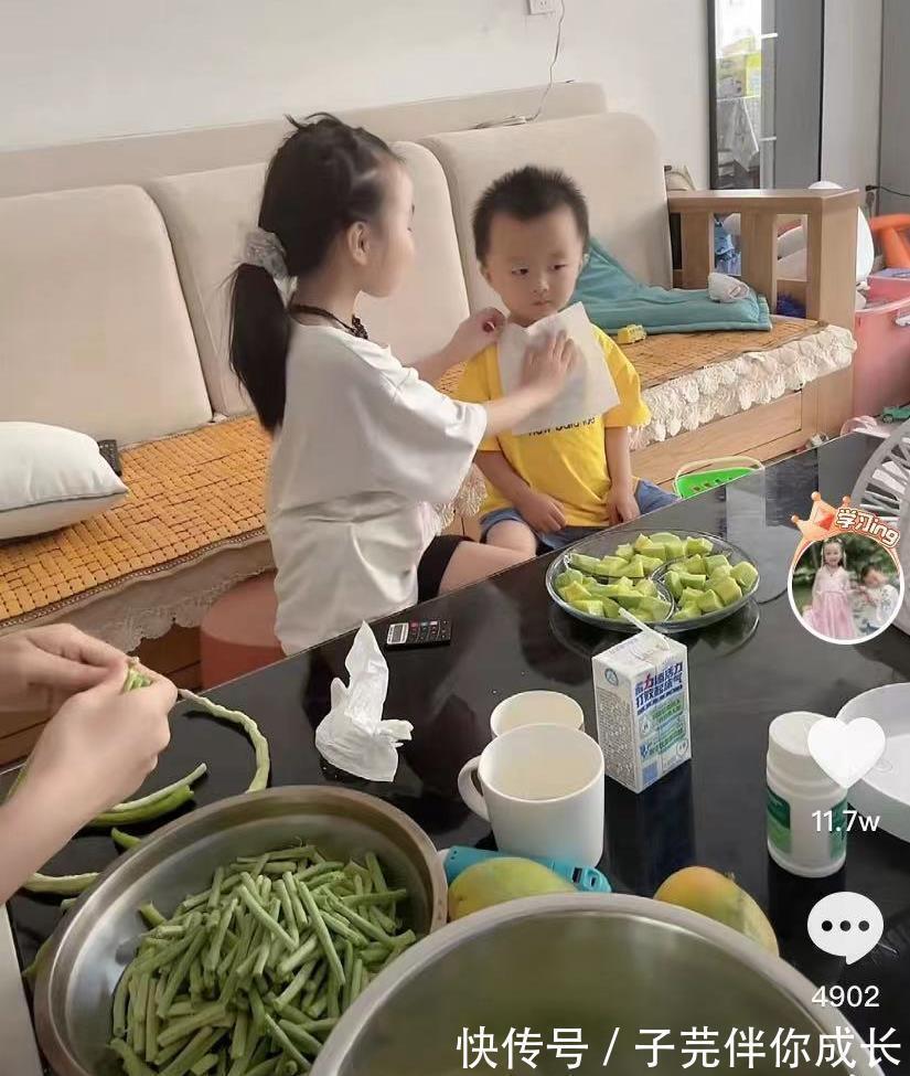 悦悦|田静抱小外甥,悦悦一句话很经典:自己孩子不哄,光抱别人的孩子