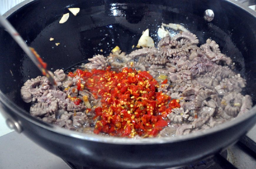 这菜贵是贵点,却是宴客的硬菜,鲜辣爽口,很多人爱吃却不会做