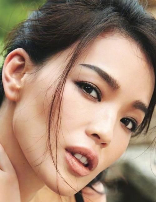 花木兰|方脸适合什么发型?想给方脸 “削骨”并不难,3步教大家选发型