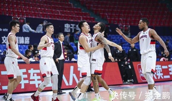 广东|辽宁稳居榜首!CBA最新排名,广东三队进入八强,北京遭深圳双杀