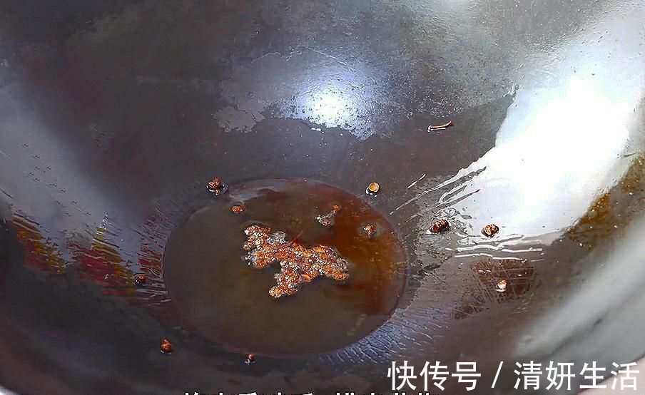 炒包菜，切记不要直接下锅炒！很多人一直做错了，难怪出锅不好吃