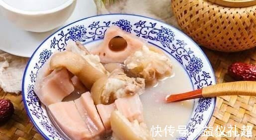 肋排|炖莲藕汤时，为啥炖不烂还发黑大厨给你支两招，莲藕鲜香又软烂