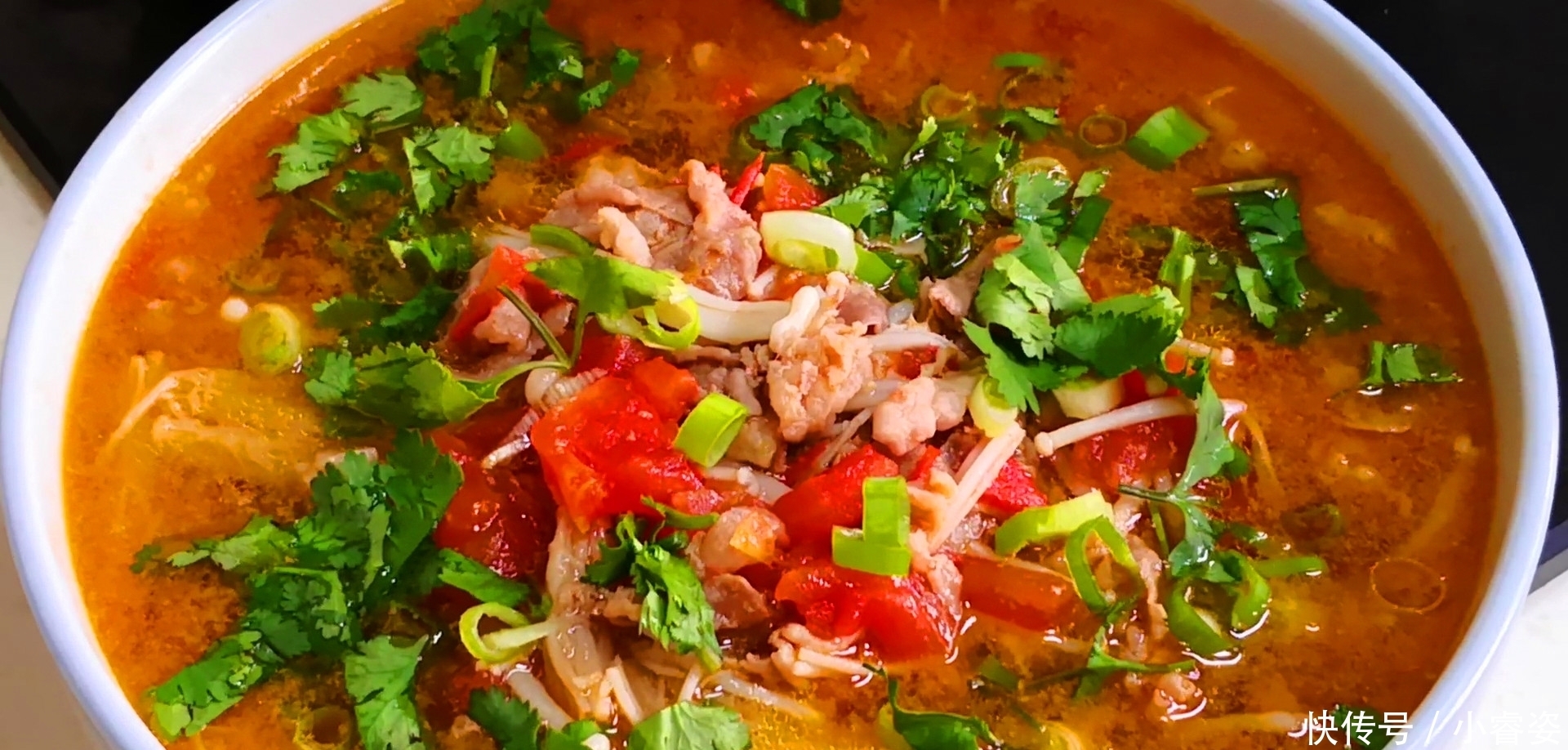 营养|入秋滋补,我家最爱喝这汤,比鸡汤营养,比排骨汤好喝,太香了